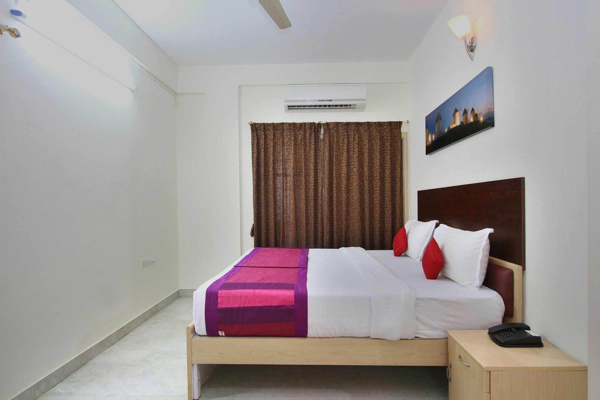 Capital O 5379 The Roy Grand Inns Bengaluru Kültér fotó