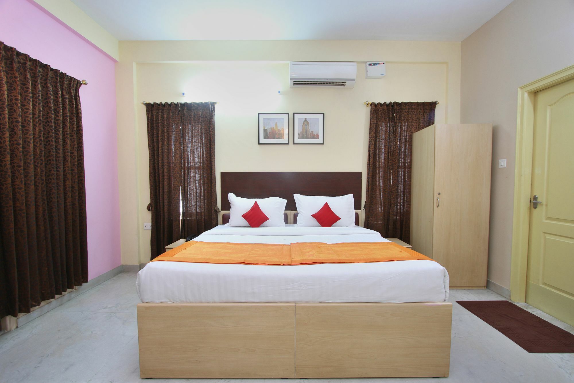 Capital O 5379 The Roy Grand Inns Bengaluru Kültér fotó